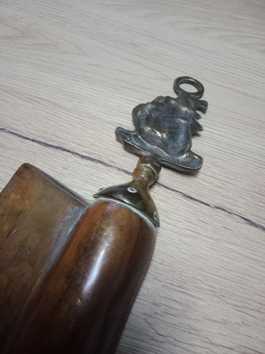 Tacka na okruchy mosiądz