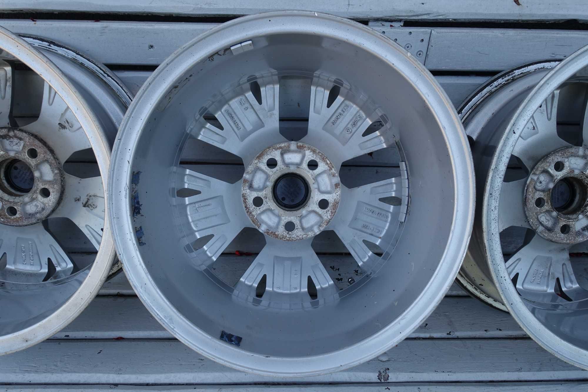 4 Felgi aluminiowe VW Polo 6R0 15" 6J 15H2 ET40 oryginalne jak nowe