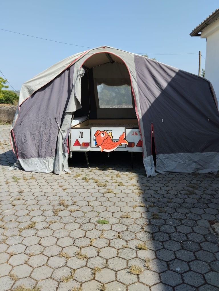 Atrelado auto tenda