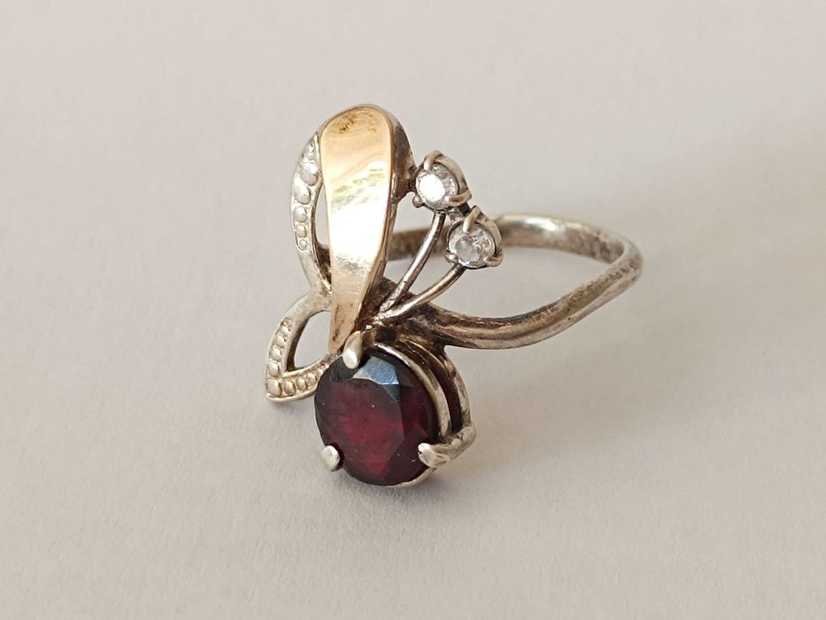 Кольцо с камнями серебро золото, винтажное украшение 17мм. 3.74г