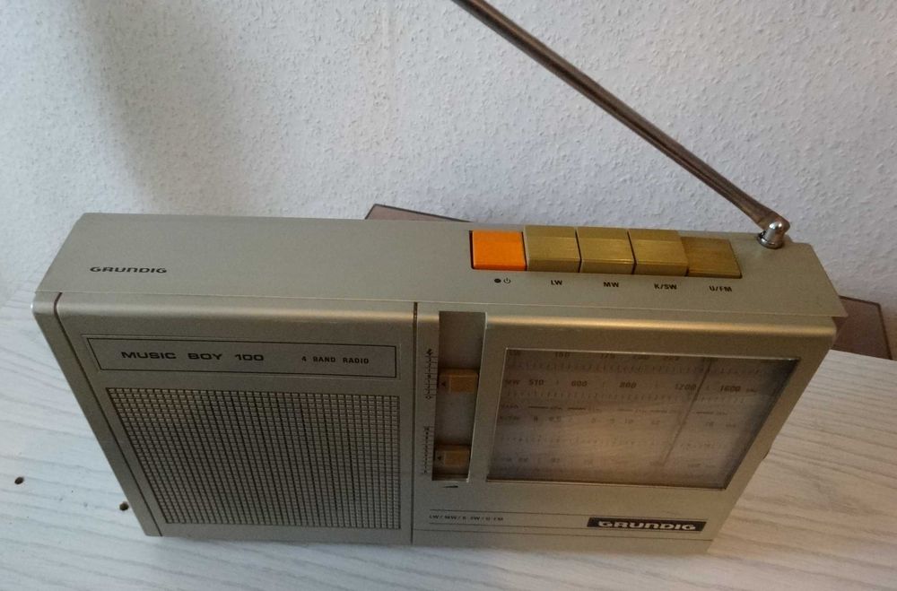 Радіоприймач GRUNDIG Music Boy 100.