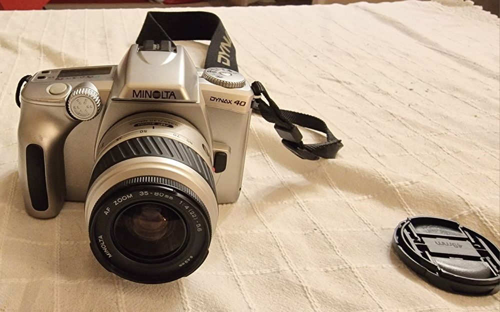 Lustrzanka analogowa, aparat Minolta Dynax 40, testowana z filmem