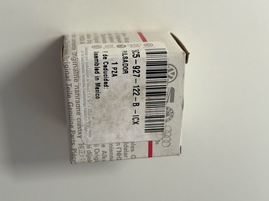 Кнопка парктроніка VW Beetle оригінал нова 5C5927122BICX