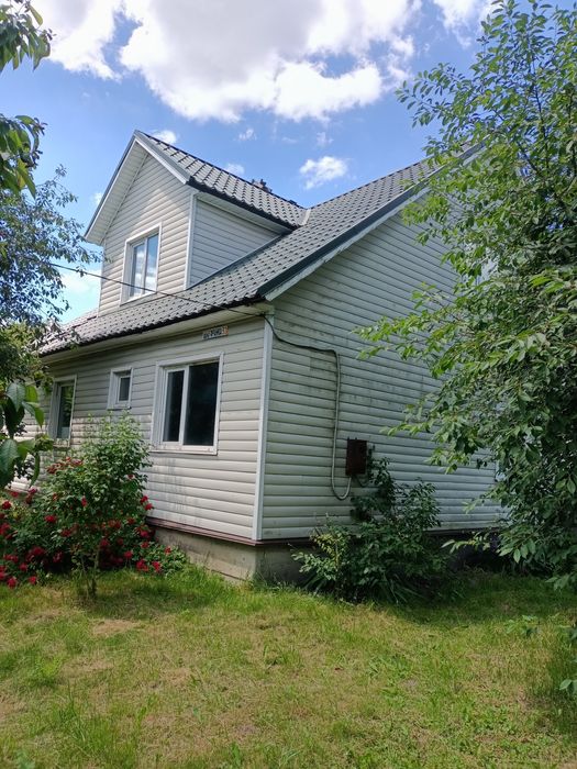 Будинок з гарною ділянкою