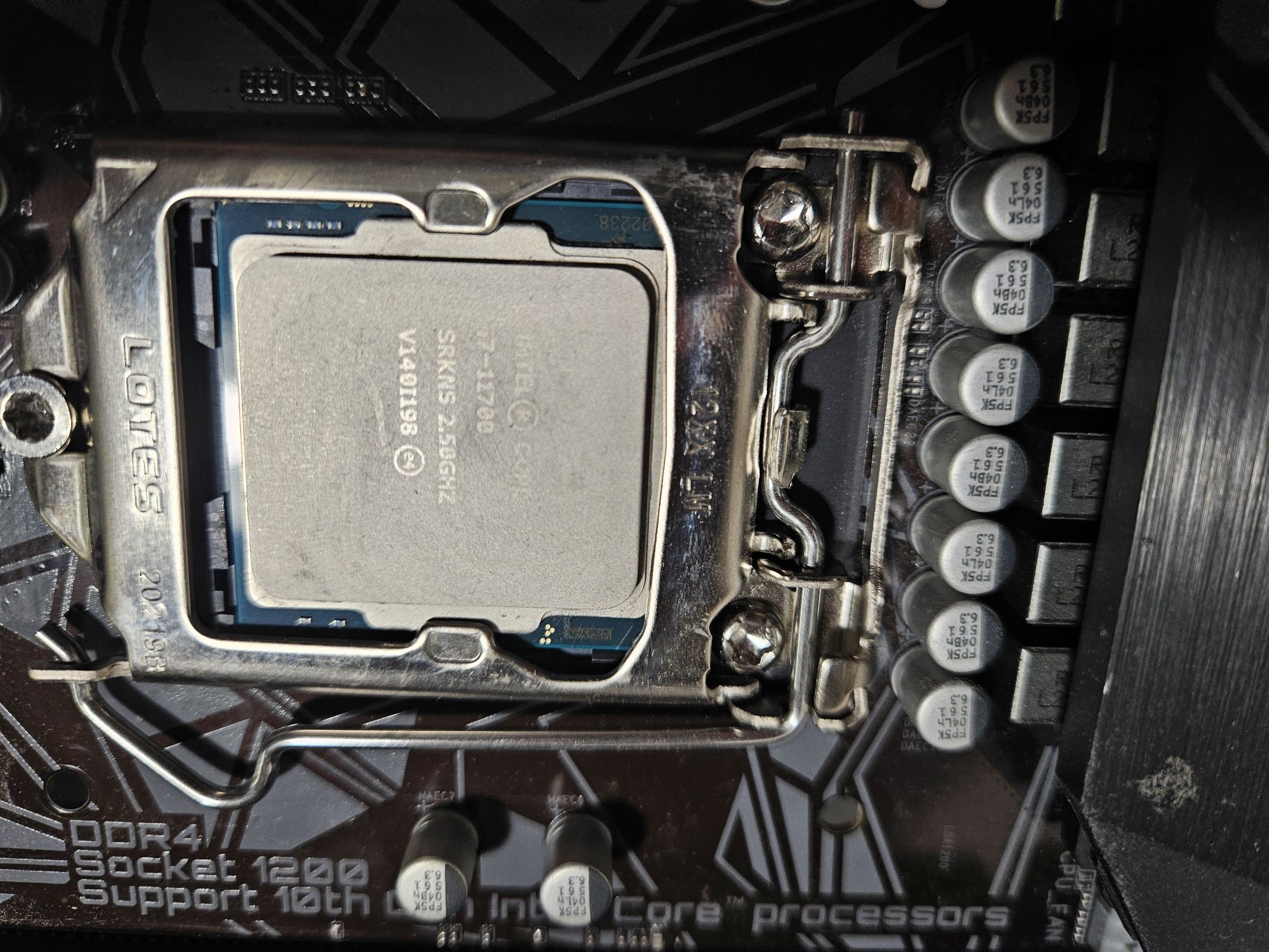 Płyta Gigabyte Z490M i711700 RAM DDR4 16 G