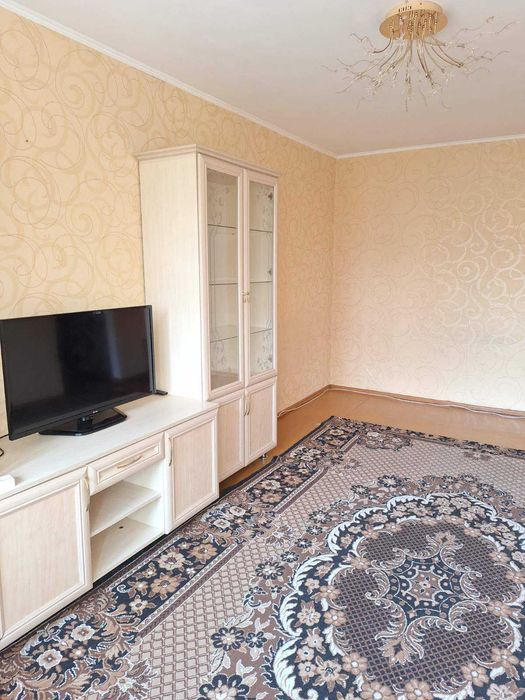 2кімнатна  квартира, середній поверх. a