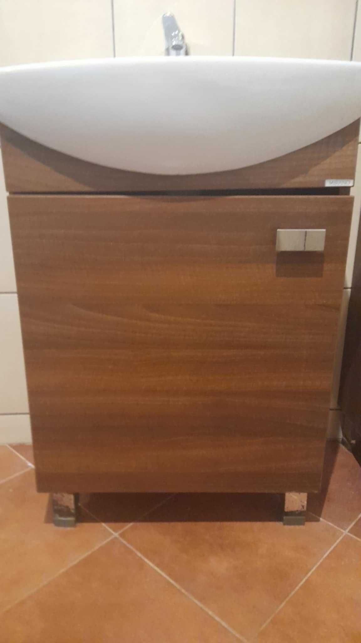 Szafka z umywalką i baterią
