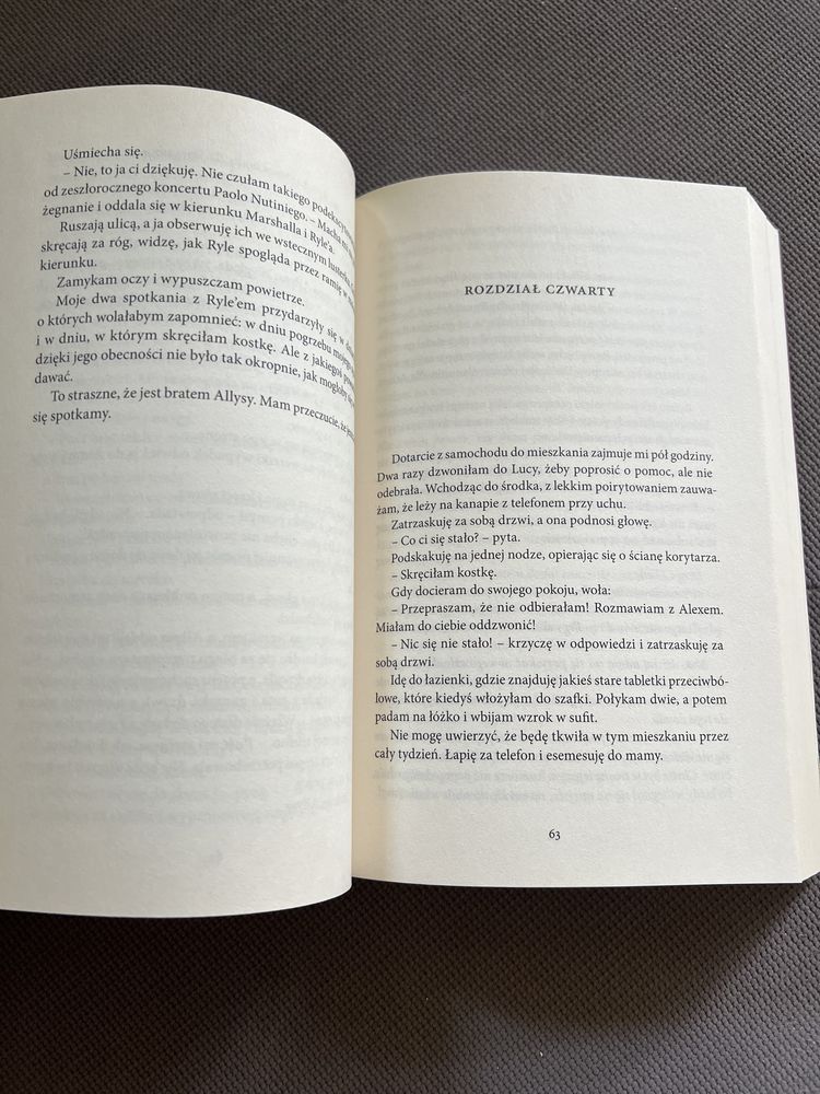 Książka It ends with us Colleen Hoover