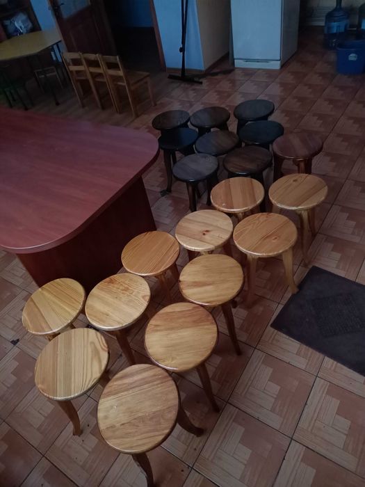 Комплект :  Стол и табуретки