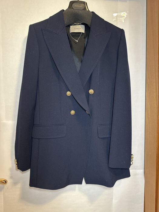 Nowy, elegancki garnitur damski Marella – czarny ze złotymi guzikami