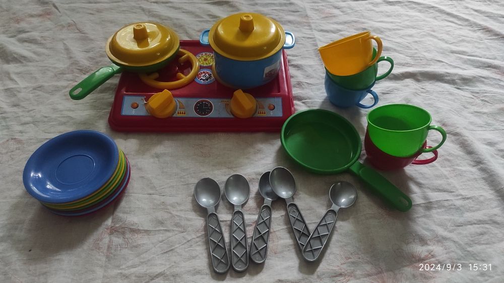 Посуд іграшковий