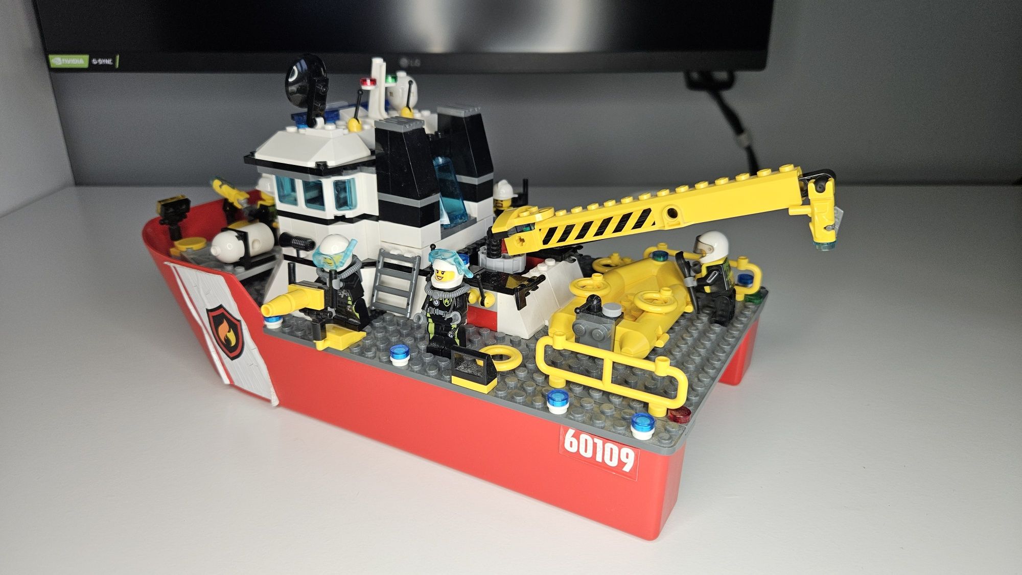 LEGO 60109 City Łódź strażacka