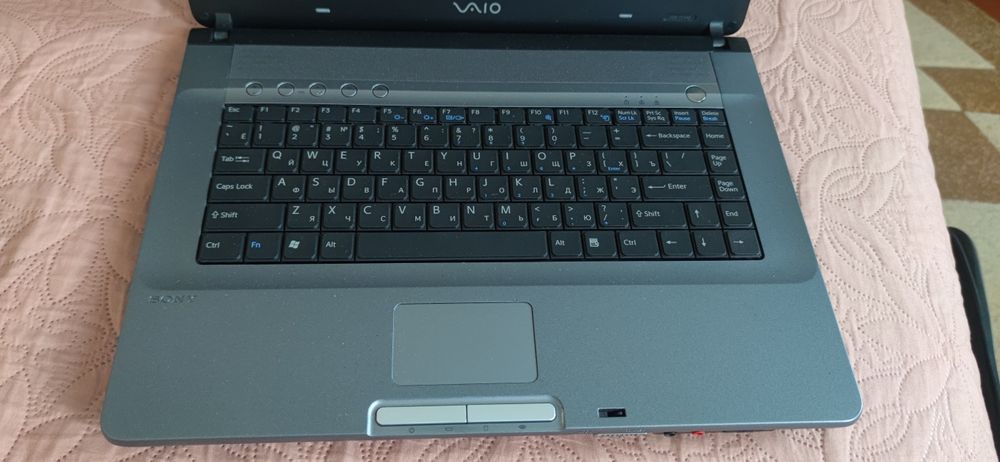 Продам ноутбук Sony Vaio PGG-7V1M + док станція