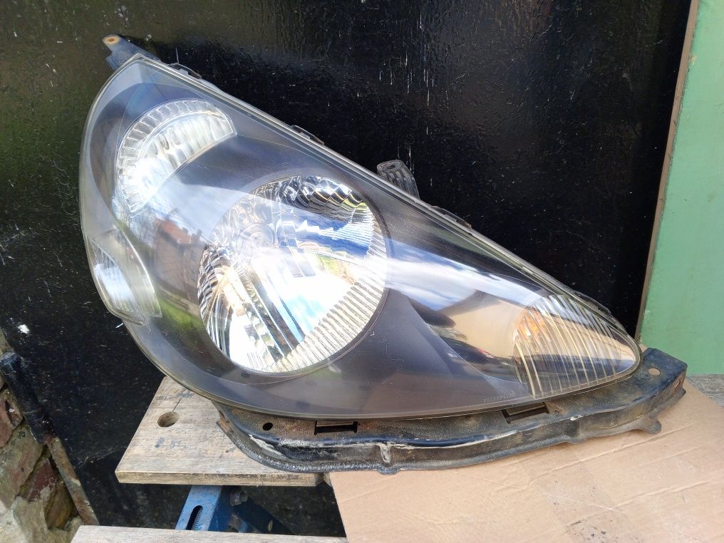 Honda jazz II lampa przednia prawa