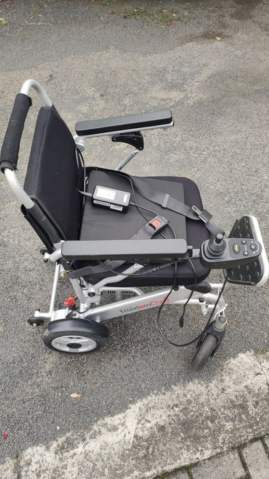 Elektryczny wózek inwalidzki Freedomchair A06