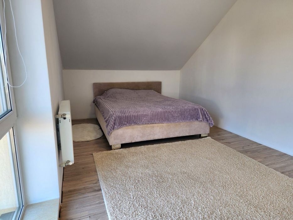 Будинок з гарним ремонтом та меблями в мальвничій Бучі