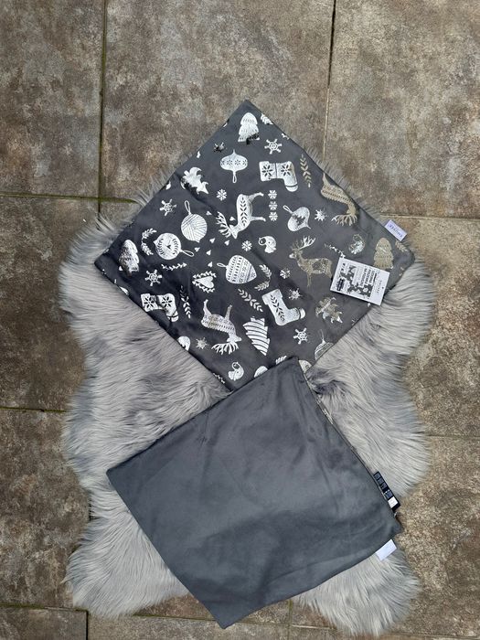 Poszewki na poduszki świąteczne smukee 40cm x 40 cm srebrne nowe 2szt