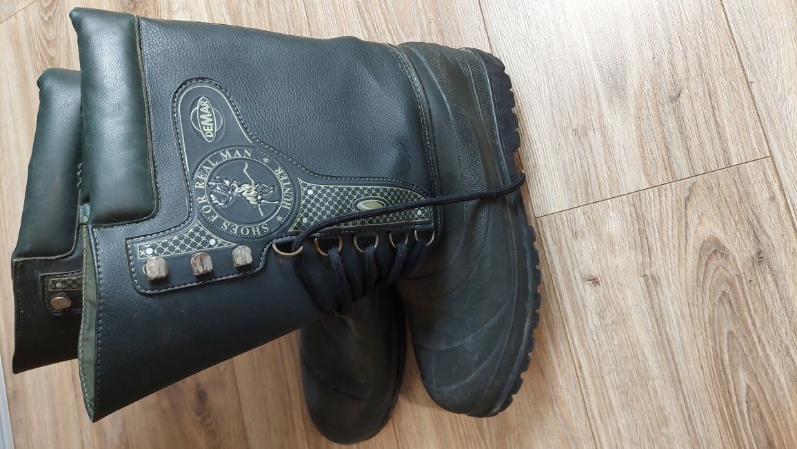Buty solidne  zimowe z wkladanym korzuszkiem