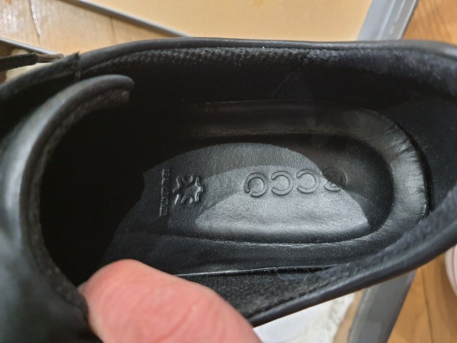 Б.у кеди 38р.,шкіряні кросівки ecco