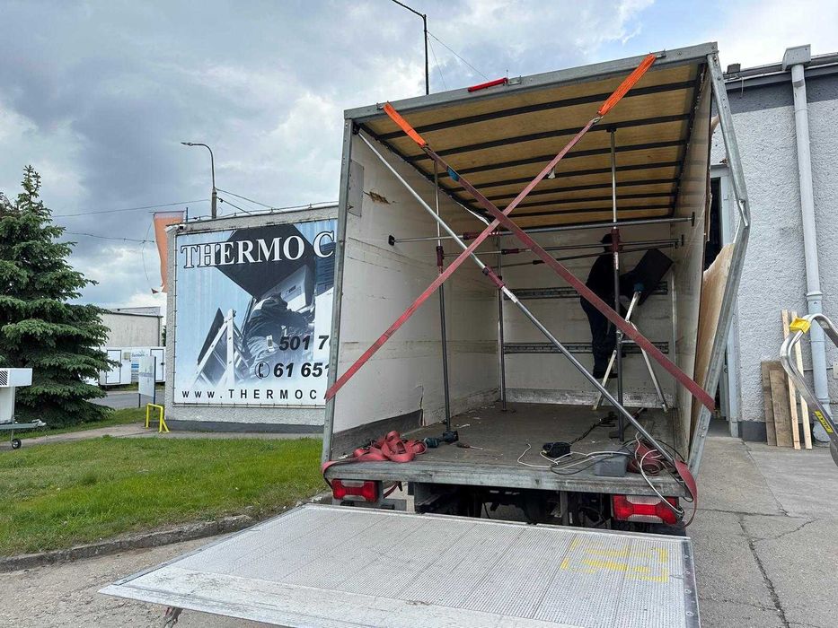 Powypadkowe naprawy zabudów kontenerów, izoterm i chłodni - POZNAŃ