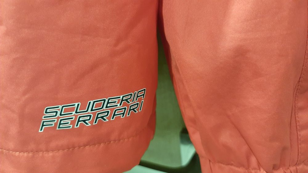 Kurtka przeciwdeszczowa firmy FERRARI