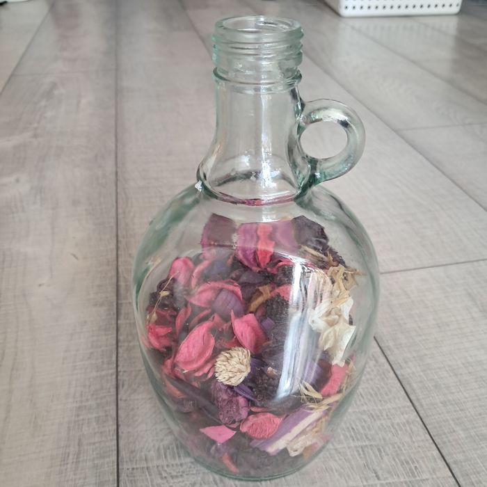 Dekoracja w szklanej butelce- suszone kwiaty