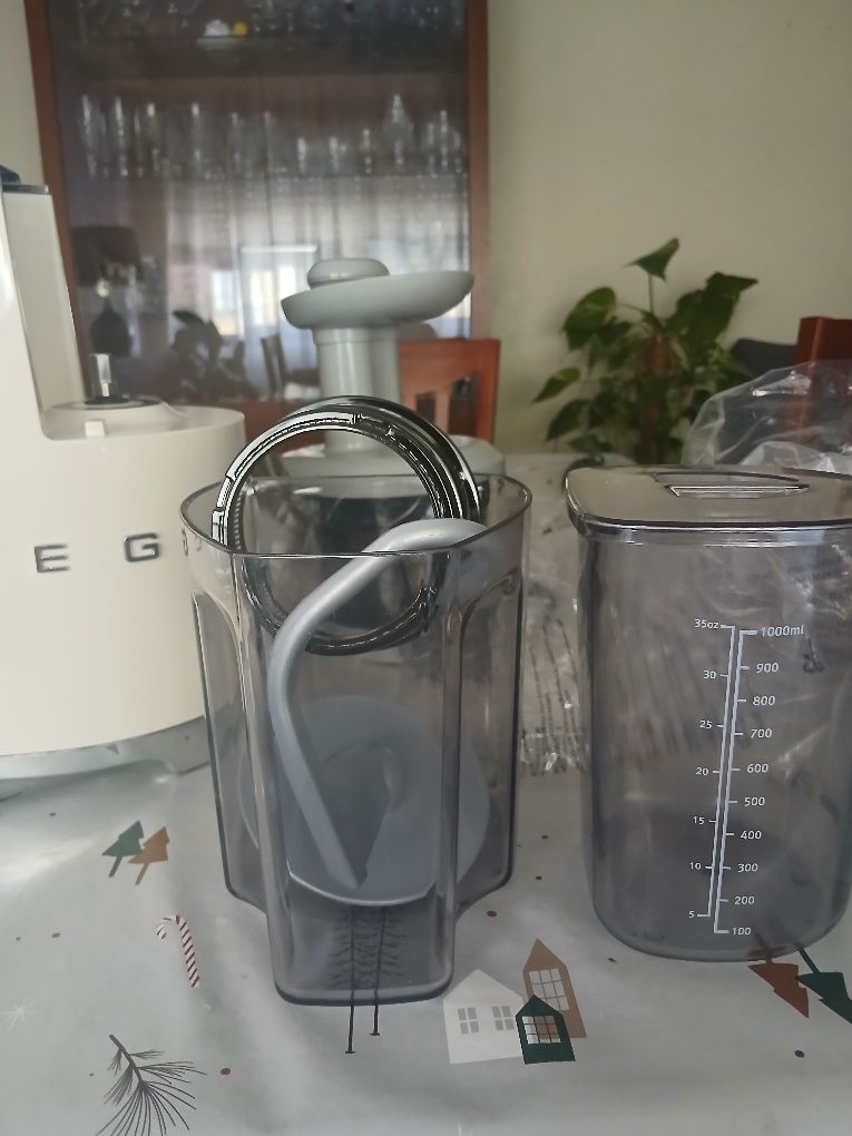 Extrator de sumos smeg nova