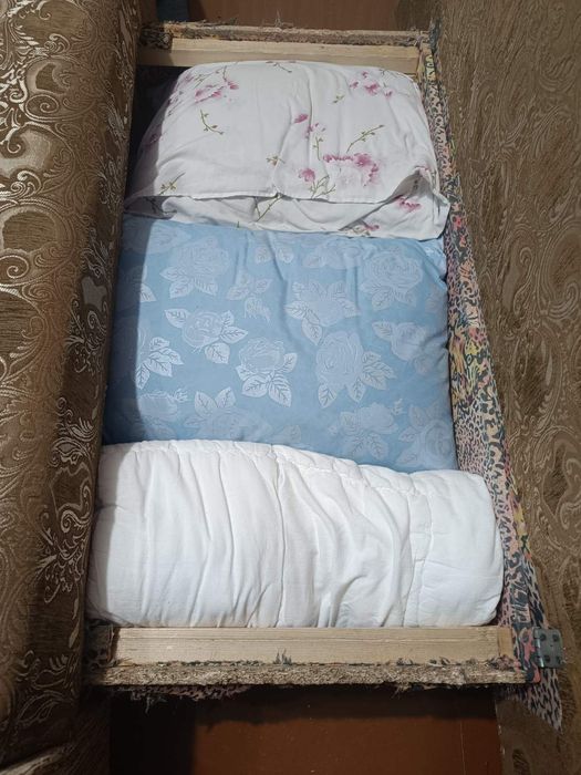 Диван розкладний з нішою для постільної білизни ліжко софа