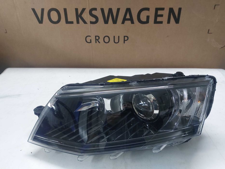 Reflektor Lampa Skoda Octavia III