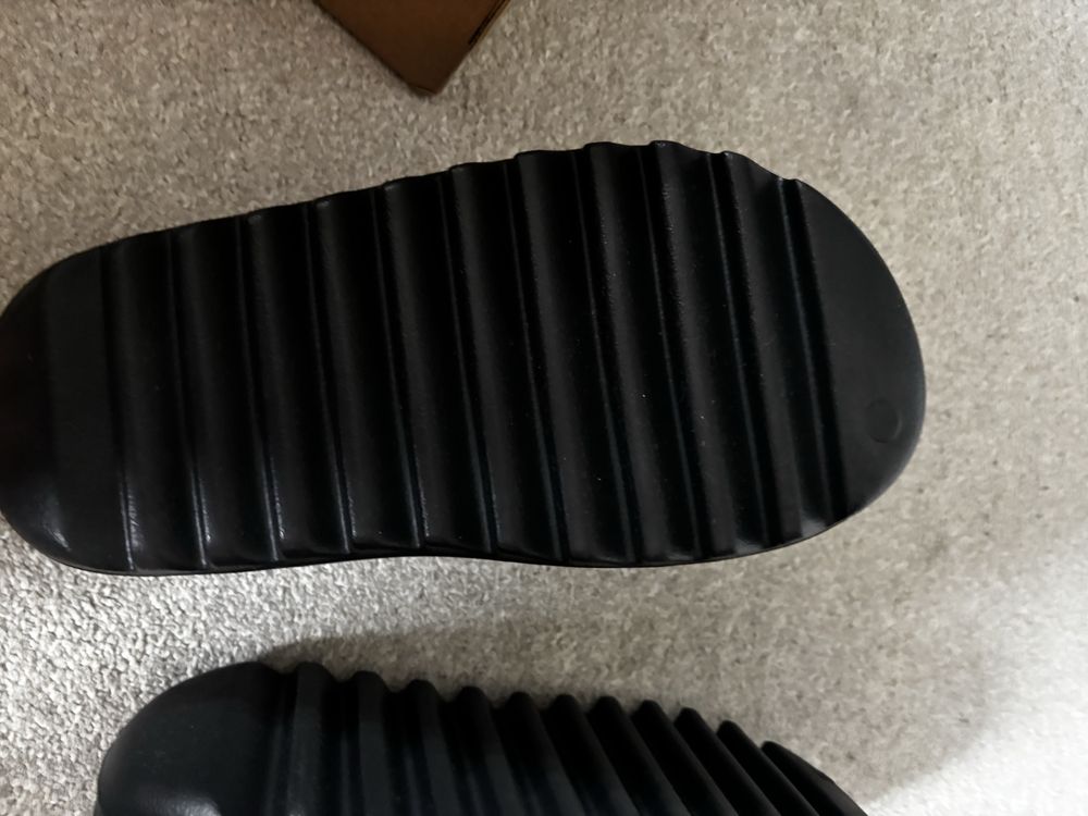 Yezzy slide onyx 43