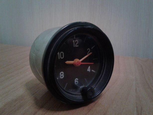 Часы с крутилкой перевода стрелок. рабочие. цена 500 руб