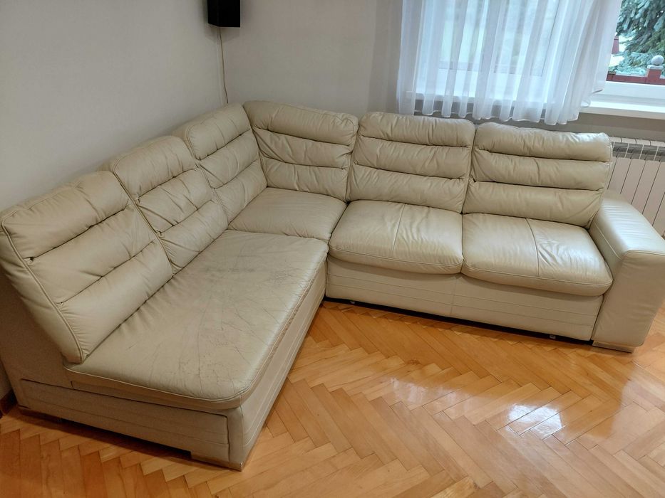 Kanapa rogowa ze skóry beżowej