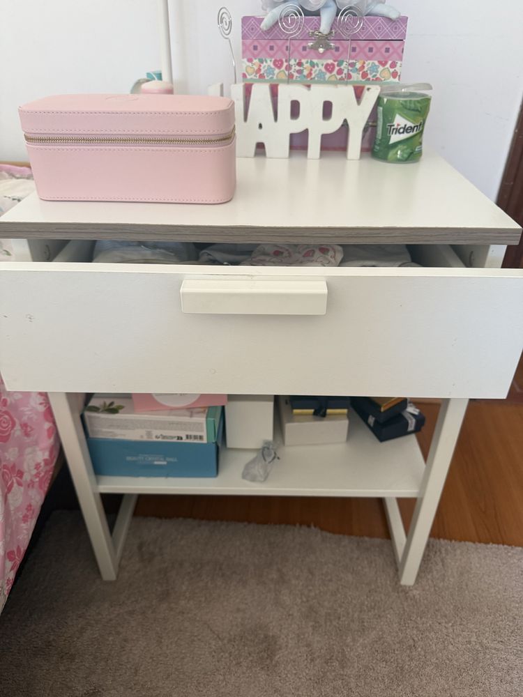 Mesa de Cabeceira IKEA