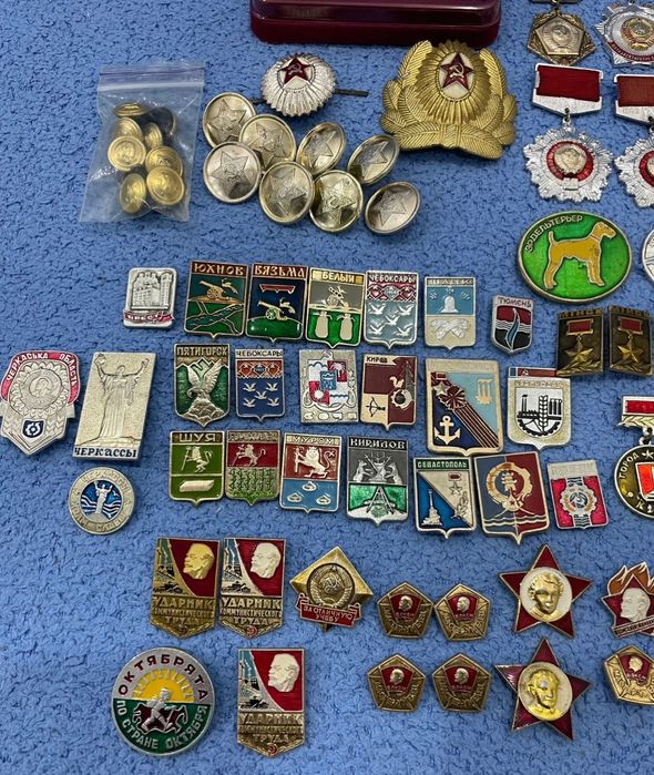 Значки знаки ссср разные смотрите фото . Не пропаганда!