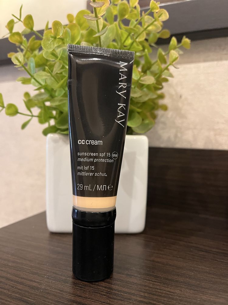Тональні giordani gold, becca, maybelline, mary kay