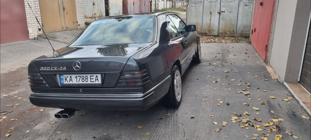 Mercedes-Benz 124 Coupe 300-24v