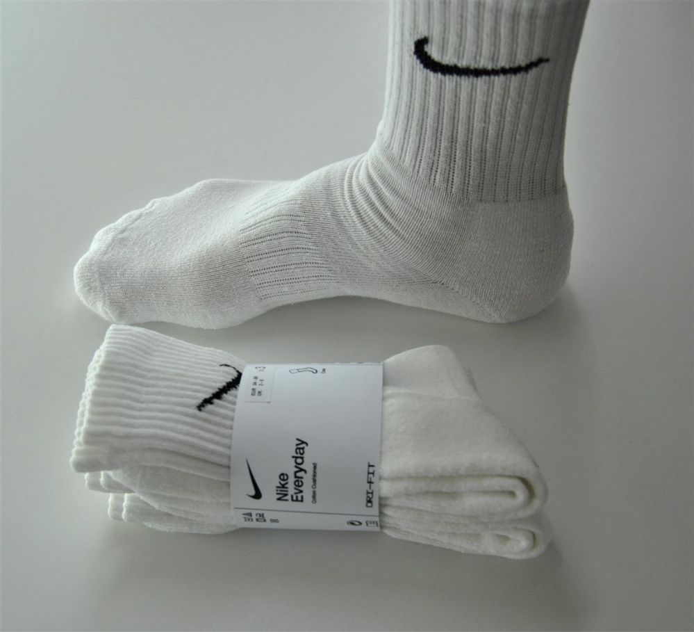 Nike Wysokie Białe Skarpety 3 pak 38-42