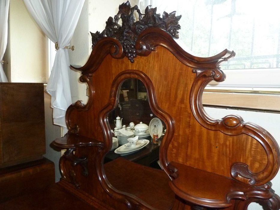Ozdobna neobarokowa komoda z lustrem z początku XX w
