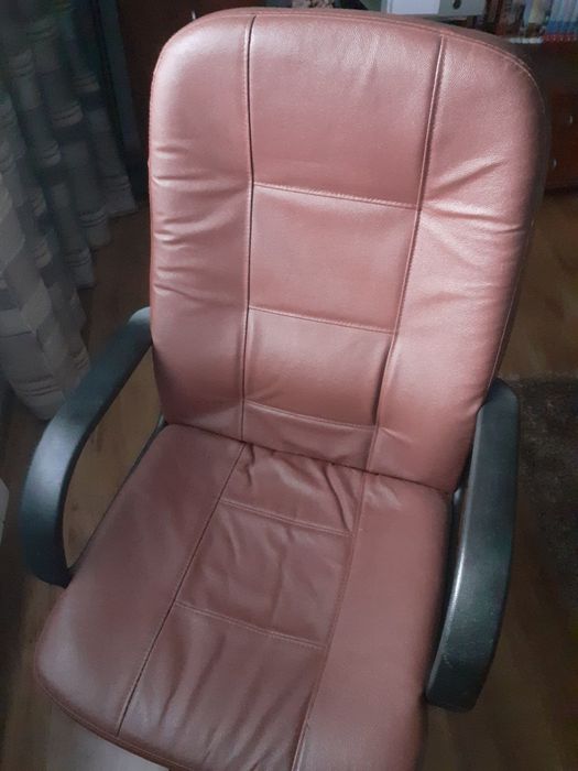 Fotel obrotowy,prawie nieużywany