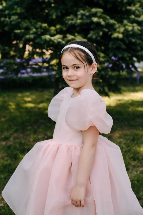 Плаття святкове пудрового кольору,на зріст 122 см