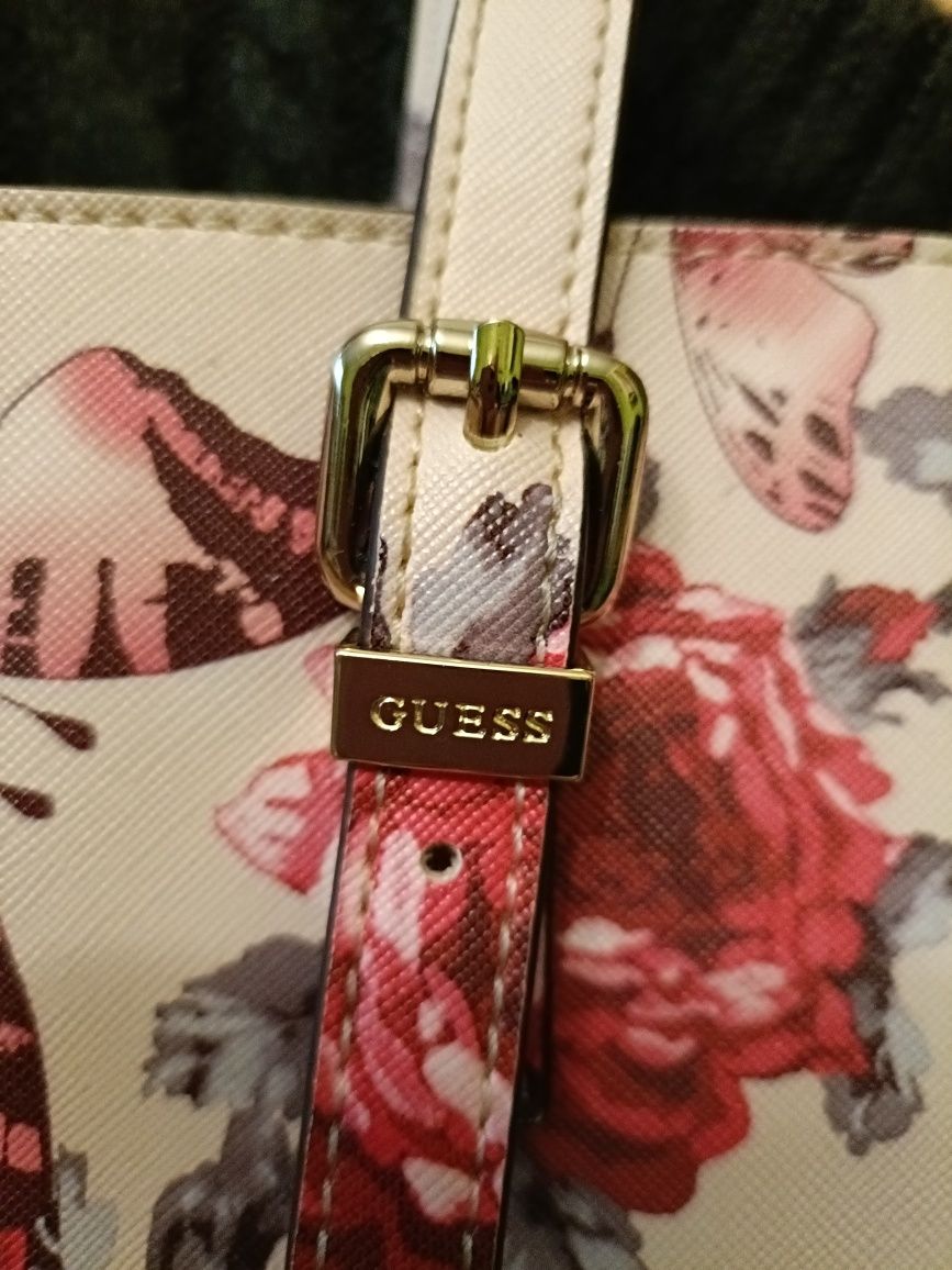 Torebka Guess  A4