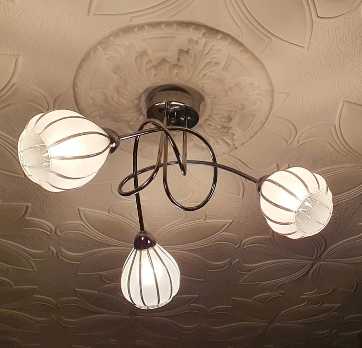 Lampa pokojowa mleczno-srebrna trójpunktowa