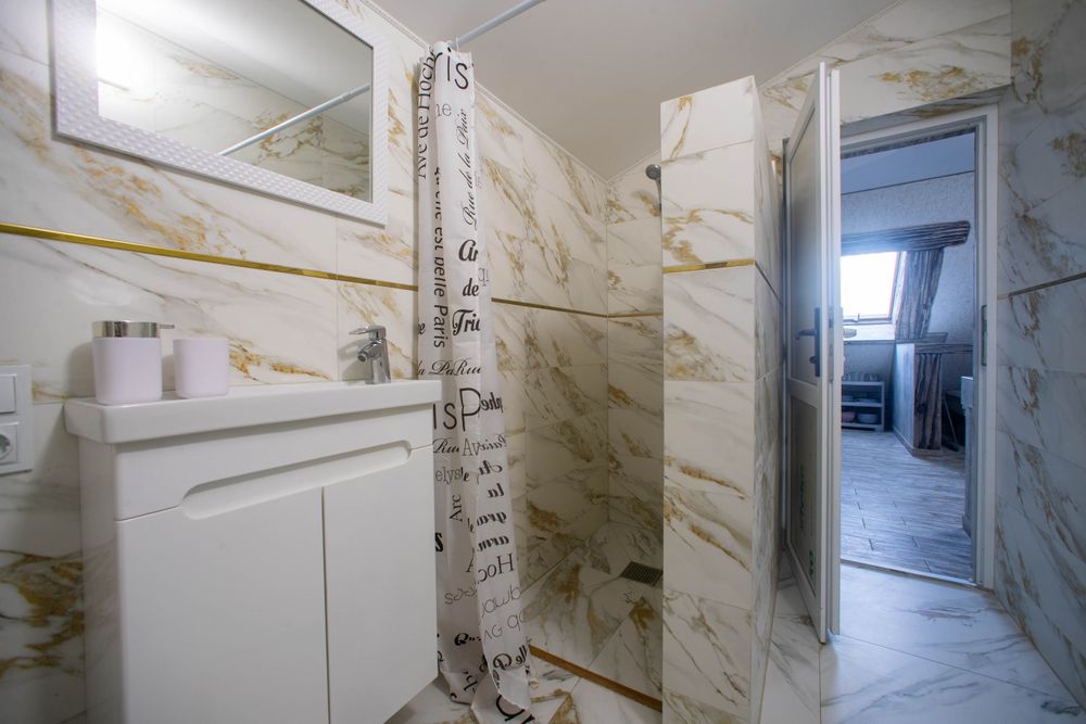 Три кімнатна в центрі старого міста.