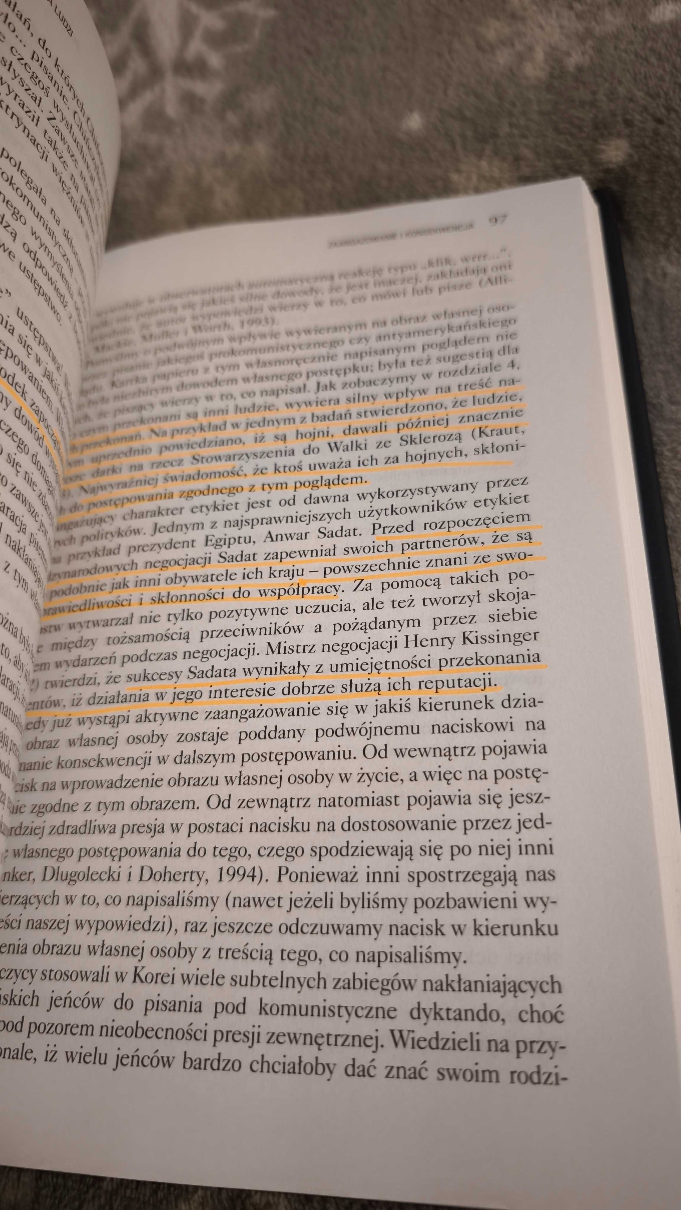 Wywieranie wpływu na ludzi Robert Cialdini