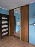 Szafa w zabudowie z lustrem – 215 cm x 255 cm – pojemna i zadbana!