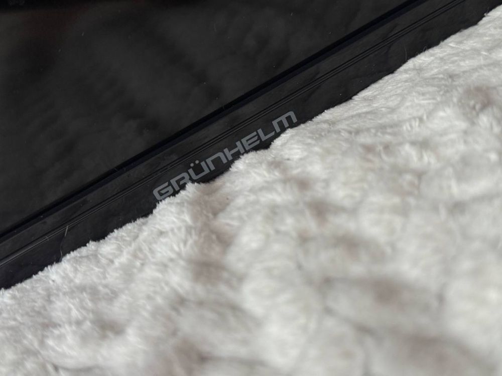 Телевізор Grunhelm 40 smart tv