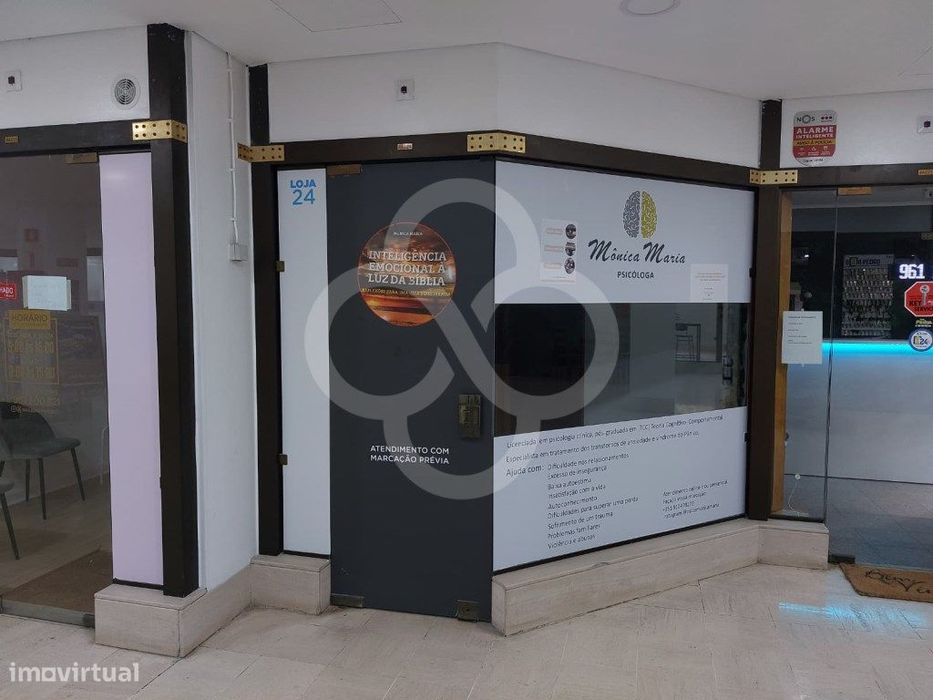 Loja múltiplos negócios situado no Centro Comercial das Pedralvas B...
