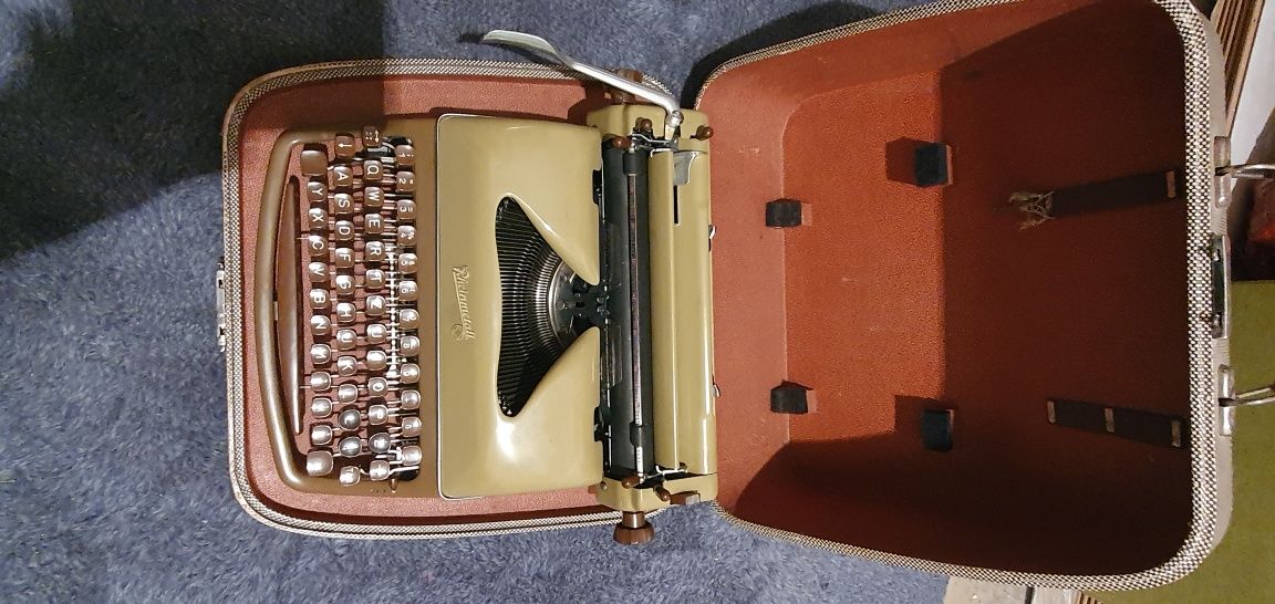 Maszyna do pisania Rheinmetall, zabytkowa, retro z walizką
