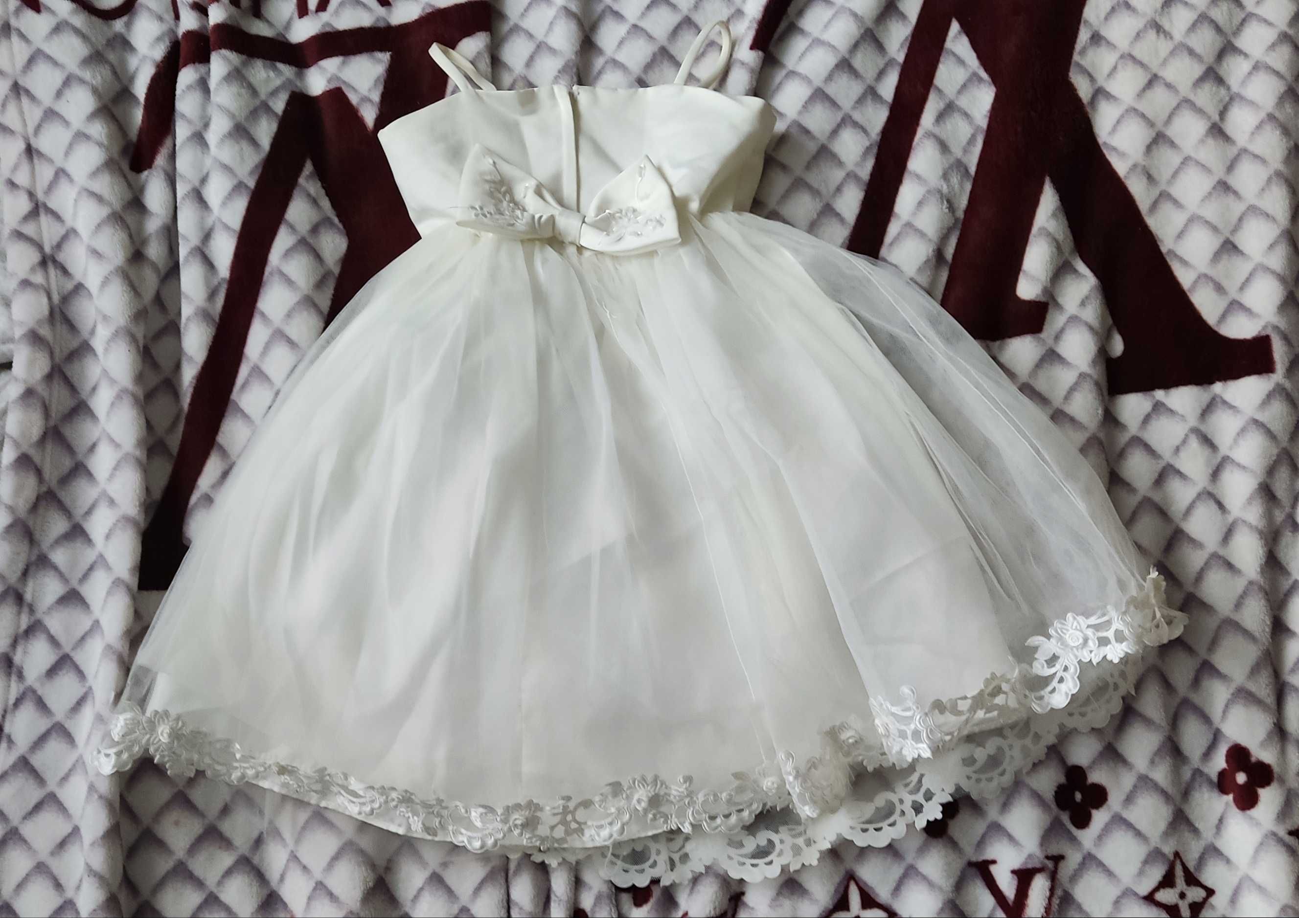 Sukienka elegancka biała dla dziewczynki r.92