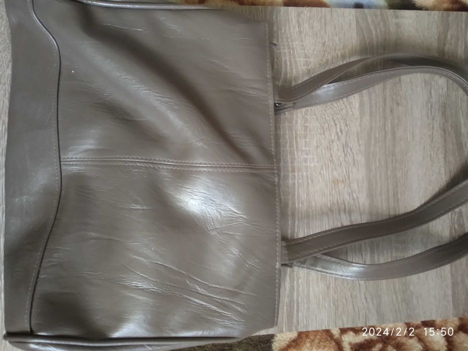 Сумка практичная и удобная.